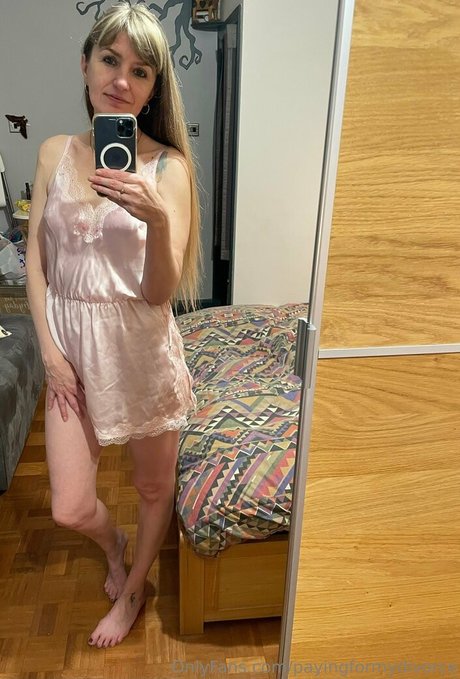 Naakte gelekte OnlyFans-foto van Innocent Until Wet