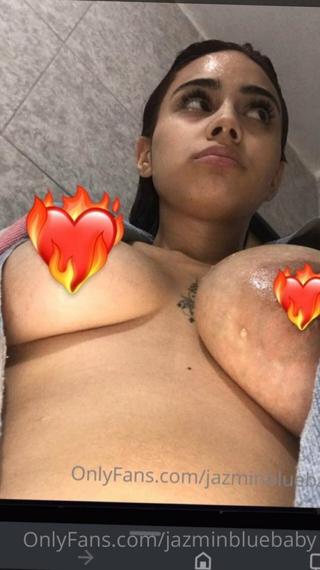 Naakte gelekte OnlyFans-foto van Jazmin Blue Baby