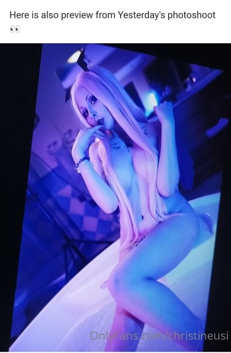 Naakte gelekte OnlyFans-foto van Christine Usi
