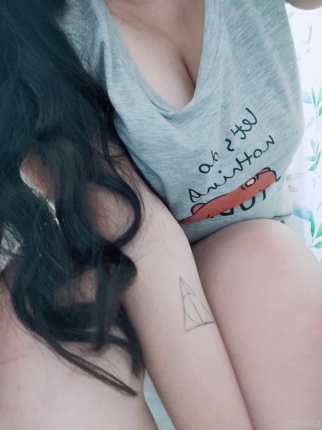 Naakte gelekte OnlyFans-foto van Eminitta