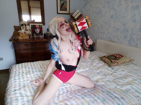 Naakte gelekte OnlyFans-foto van The Suicide Room