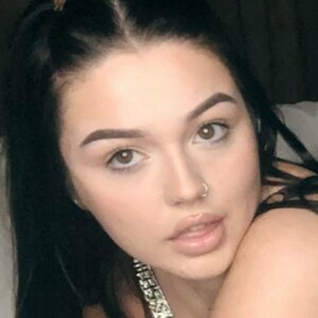 Naakte gelekte OnlyFans-foto van Katylouise
