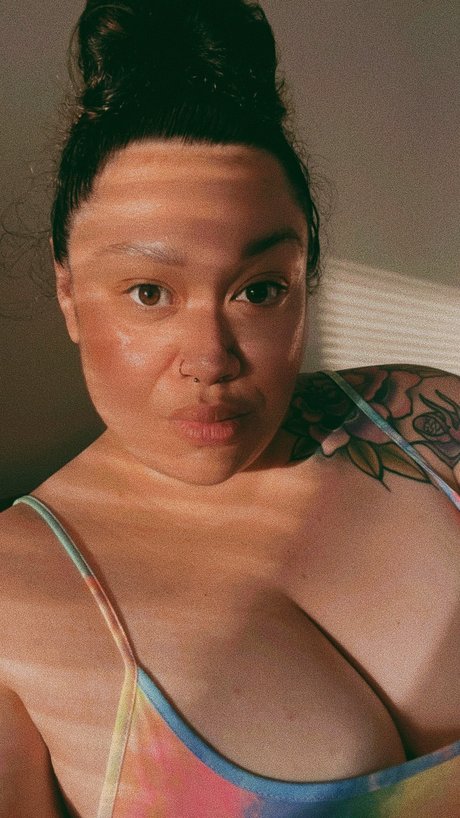 Naakte gelekte OnlyFans-foto van Fat Puthy Lipth