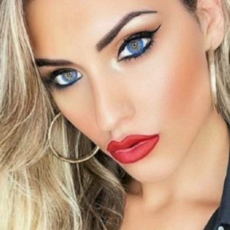 Naakte gelekte OnlyFans-foto van Mistress Iside