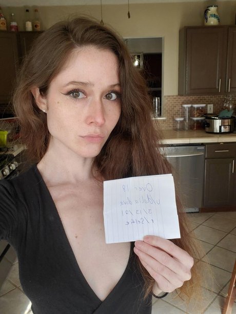 Naakte gelekte OnlyFans-foto van Dalia Dova