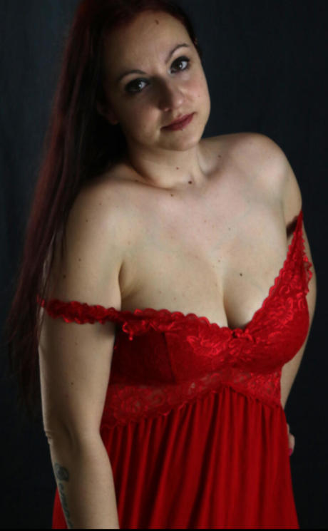 Naakte gelekte OnlyFans-foto van Feerina
