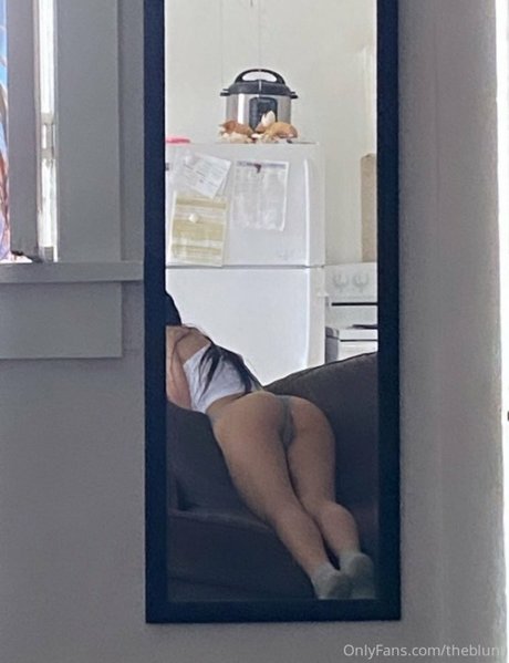 Naakte gelekte OnlyFans-foto van Theblunt