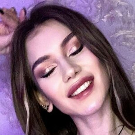 Naakte gelekte OnlyFans-foto van Holly Mur