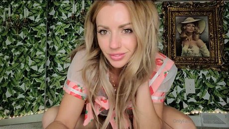 Lexi Belle