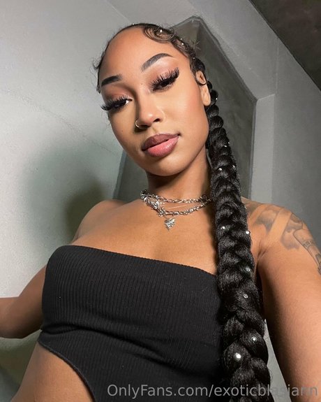 Naakte gelekte OnlyFans-foto van Exoticblasiann