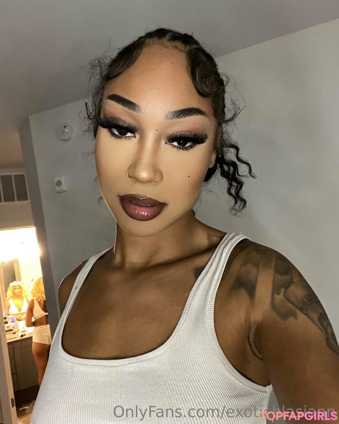 Naakte gelekte OnlyFans-foto van Exoticblasiann #17 Naakte gelekte OnlyFans-foto van Exoticblasiann #17