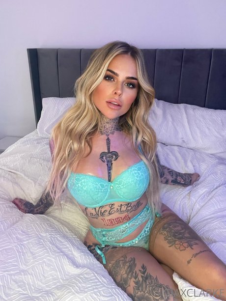 Naakte gelekte OnlyFans-foto van Gia Clarke