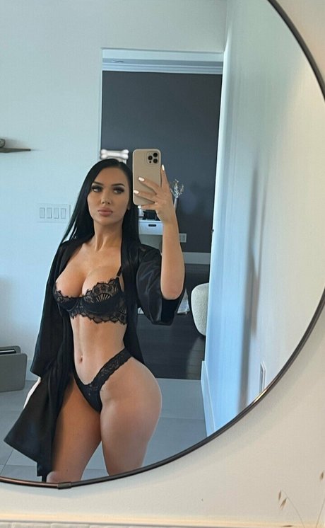 Naakte gelekte OnlyFans-foto van Rachel Keren