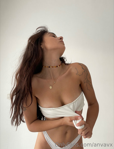 Naakte gelekte OnlyFans-foto van Ana Vavx