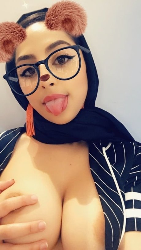 Naakte gelekte OnlyFans-foto van Bella Jameel