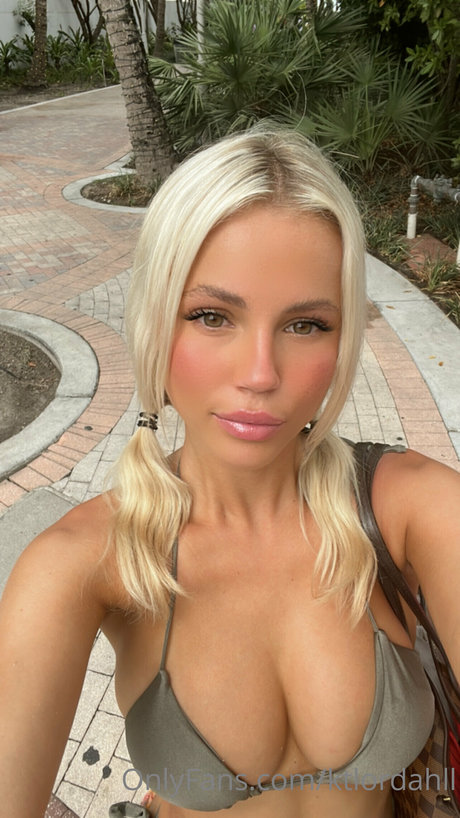 Naakte gelekte OnlyFans-foto van Kt Lordahl