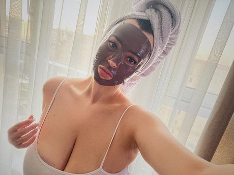 Naakte gelekte OnlyFans-foto van Olga Boiko