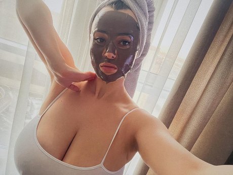 Naakte gelekte OnlyFans-foto van Olga Boiko