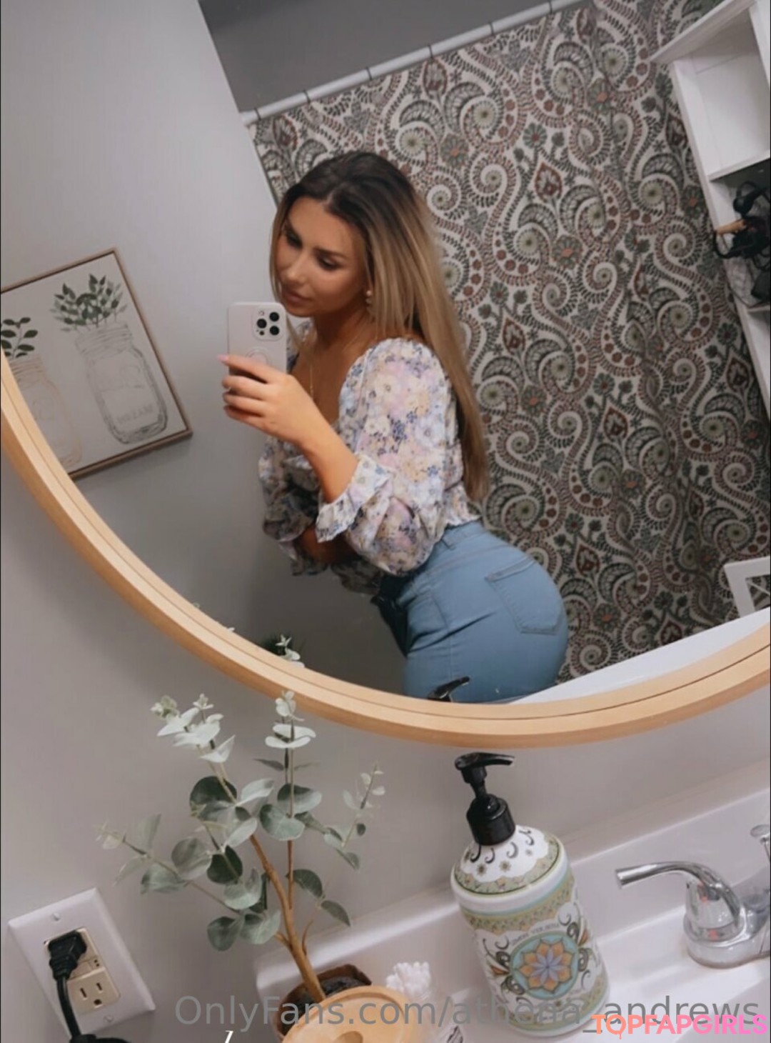Naakte gelekte OnlyFans-foto van Athena Andrews #26