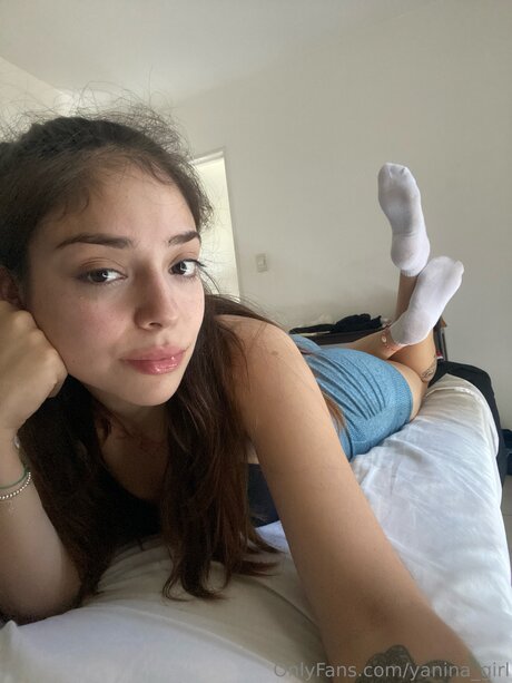 Naakte gelekte OnlyFans-foto van Yanina Girl
