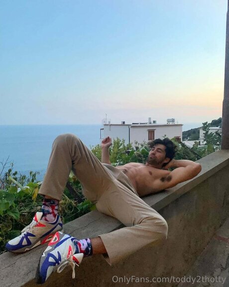 Naakte gelekte OnlyFans-foto van Toddy2thotty