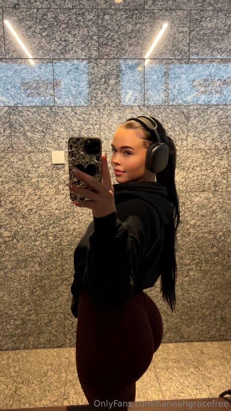 Naakte gelekte OnlyFans-foto van Hannahgracefree