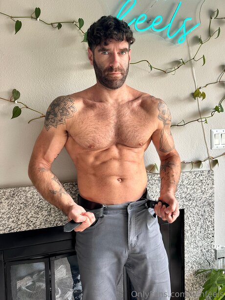 Naakte gelekte OnlyFans-foto van Kenfeels