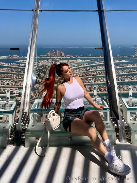 Naakte gelekte OnlyFans-foto van Travee