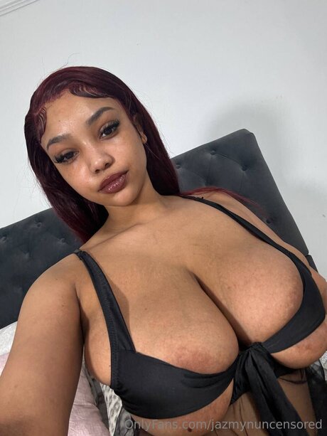 Naakte gelekte OnlyFans-foto van Jazmynuncensored