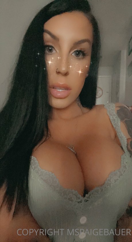 Naakte gelekte OnlyFans-foto van Paige Bauer