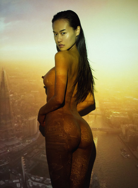 Naakte gelekte OnlyFans-foto van Ana Chi
