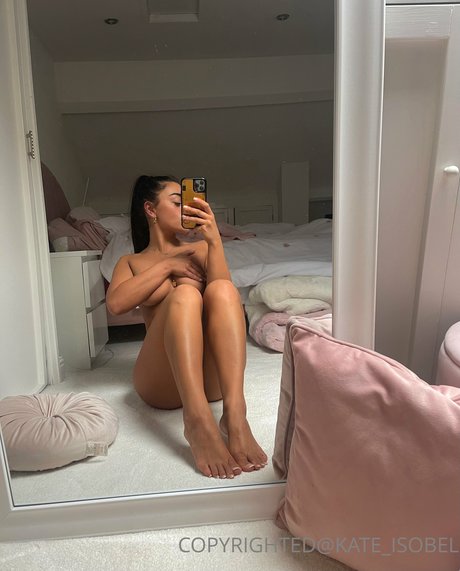 Naakte gelekte OnlyFans-foto van Kate Sharp