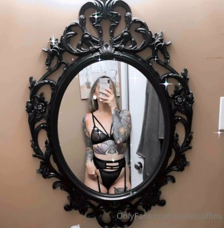 Naakte gelekte OnlyFans-foto van Spookybabe