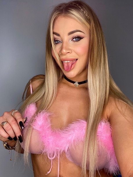 Naakte gelekte OnlyFans-foto van Adrianna Sledz