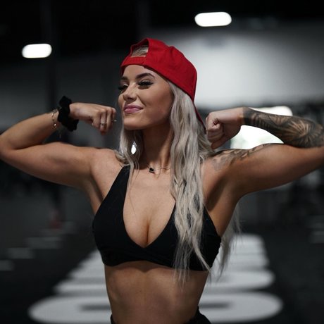 Naakte gelekte OnlyFans-foto van Mackenzie Ray