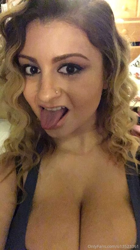 Naakte gelekte OnlyFans-foto van Chloe Rose