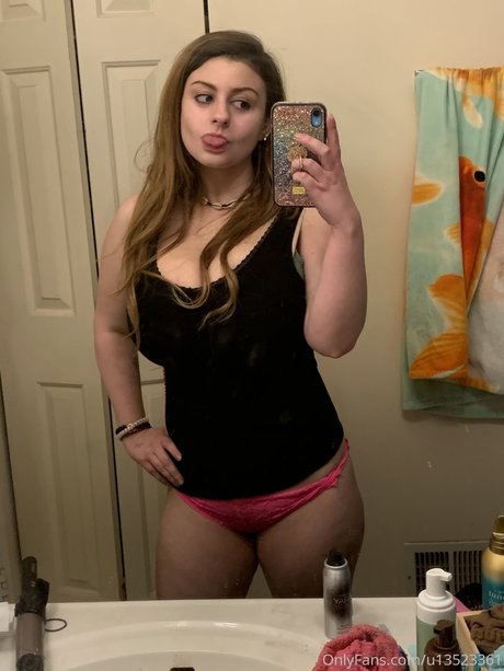 Naakte gelekte OnlyFans-foto van Chloe Rose