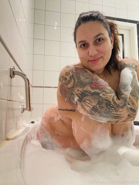 Naakte gelekte OnlyFans-foto van Meelindaaj