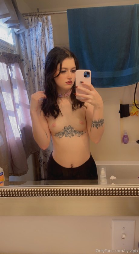 Sylvipix Young Goth Milf