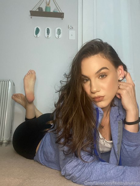 Naakte gelekte OnlyFans-foto van Queenzsfeet