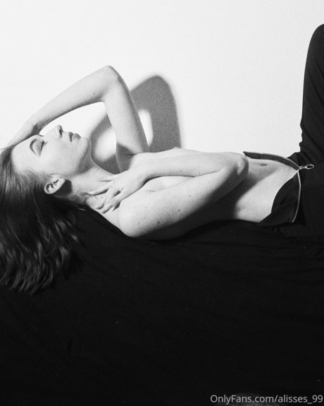 Naakte gelekte OnlyFans-foto van Alisses99