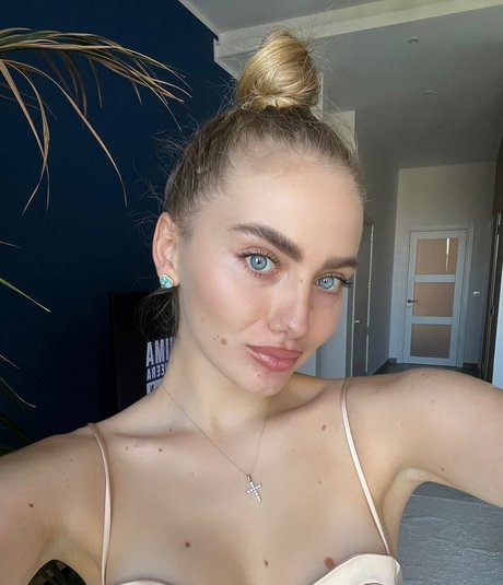 Naakte gelekte OnlyFans-foto van Evae