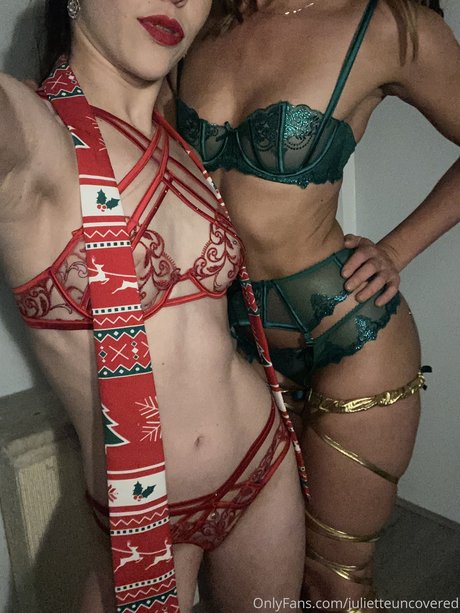 Naakte gelekte OnlyFans-foto van Cattelly