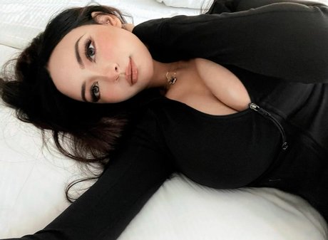 Naakte gelekte OnlyFans-foto van Fairy Twins