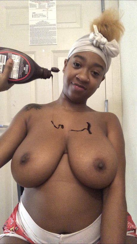 Naakte gelekte OnlyFans-foto van Officialbrii