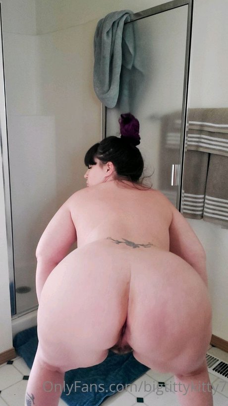 Naakte gelekte OnlyFans-foto van Bigotittys
