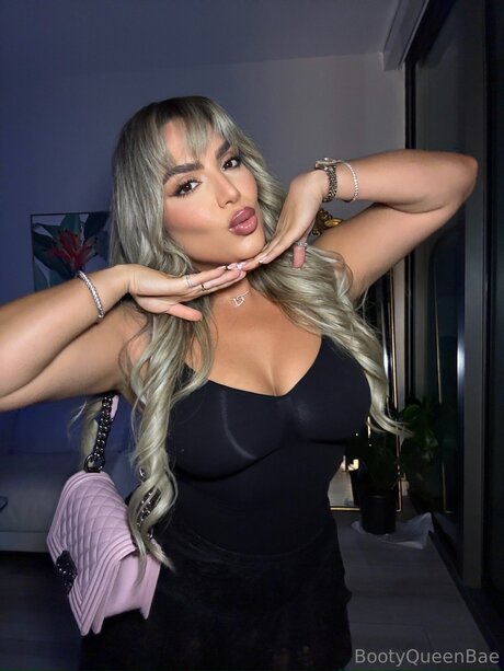 Naakte gelekte OnlyFans-foto van Bootyqueenbae