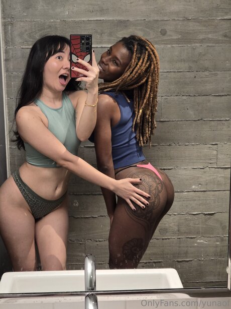 Naakte gelekte OnlyFans-foto van Yunaof