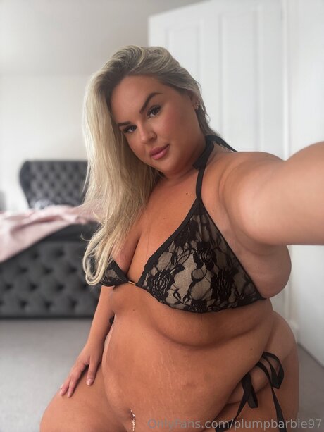 Naakte gelekte OnlyFans-foto van Plumpbarbie97