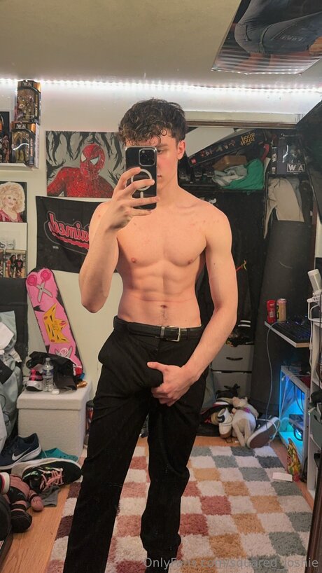 Naakte gelekte OnlyFans-foto van Squared Joshie